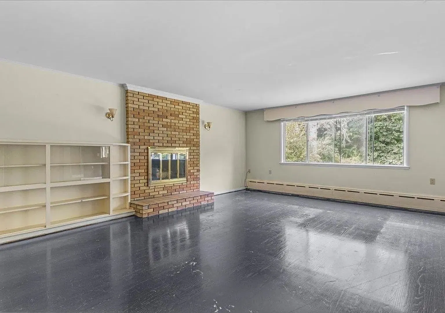 Spacious South End Burlington Ranch 3 Bedrooms, 2 Bathrooms & 2-Car Garage — Photo 4