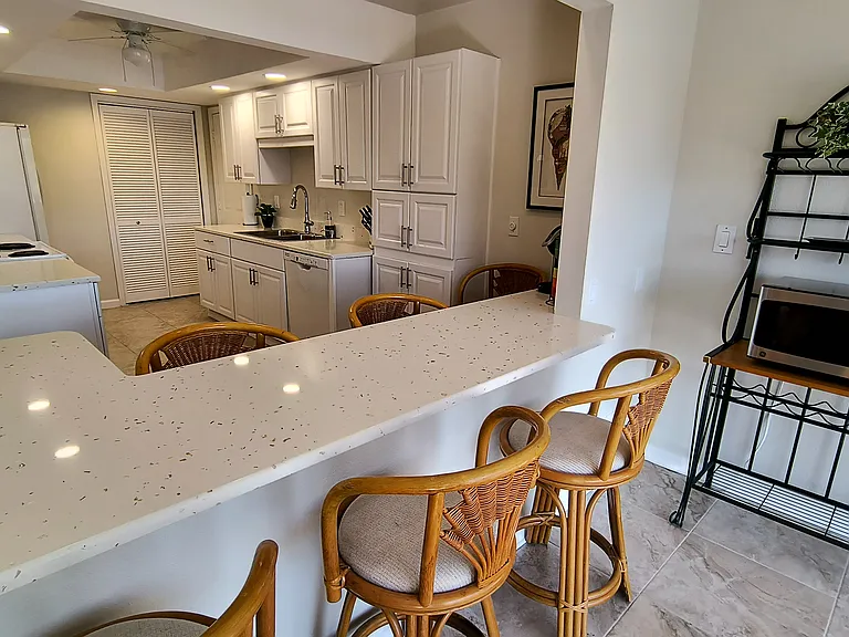 910 Juno Dr — Photo 9
