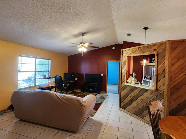 202 SW Amesbury Avenue, Port St Lucie, FL 34953