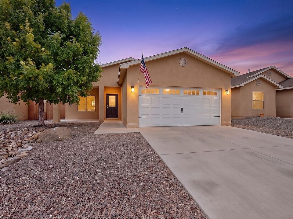 1st image of 840 Firewheel Loop SW
