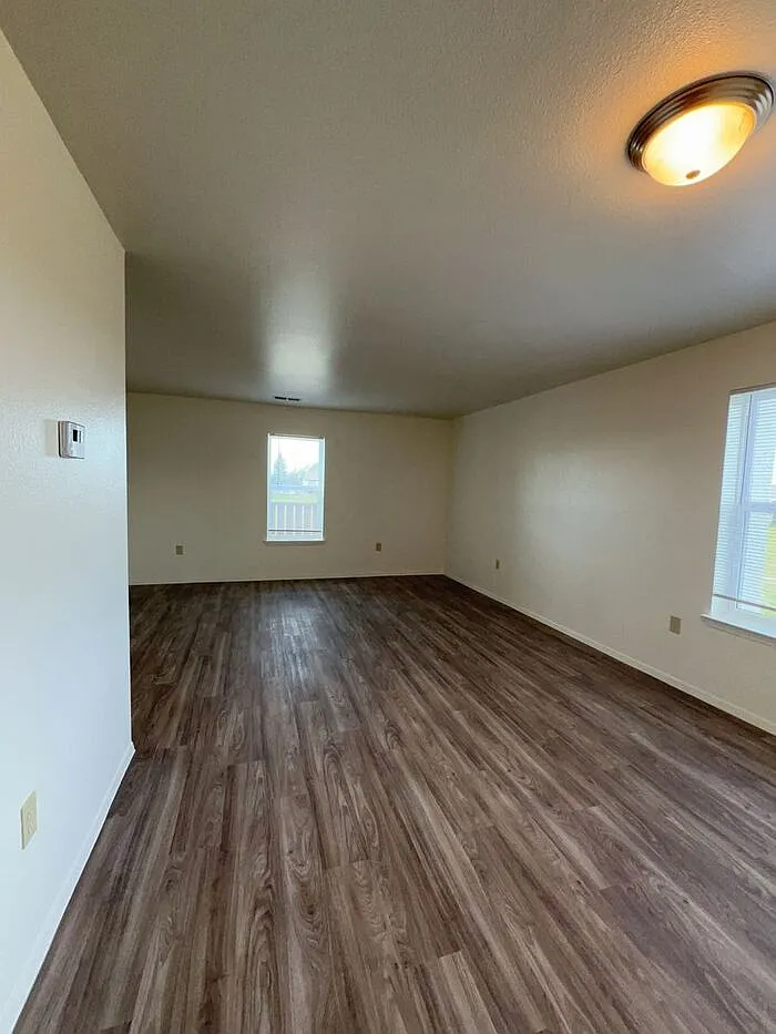 3 bed, 2.5 bath, 1328 sqft, $1,773 — Photo 2