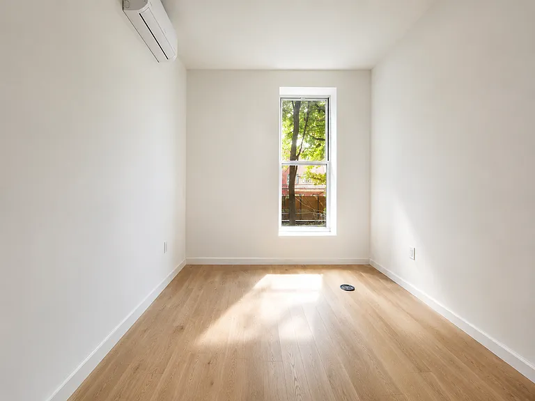 815 Willoughby Ave #1B — Photo 6