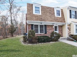 13 Thornton Cmns, Yaphank, NY 11980
