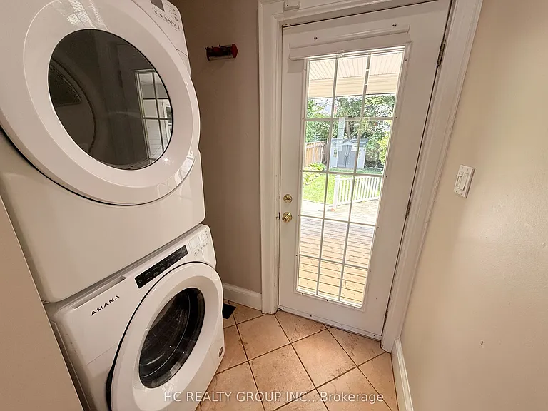 398 Maple Ave — Photo 16