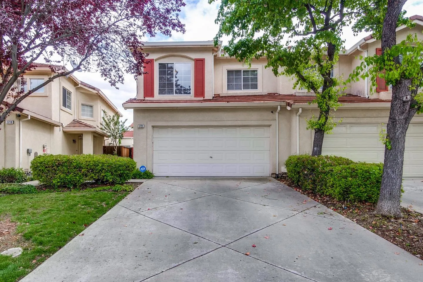1721 Periwinkle Way photo 1