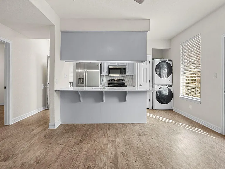 1100 W 25th St #101 — Photo 26