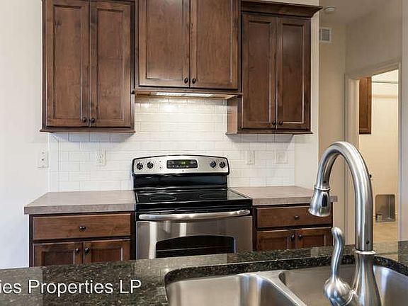 4th image of 926 W Threewood Ct
