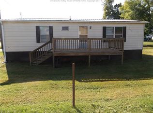3 Valley St, Winfield, WV 25213