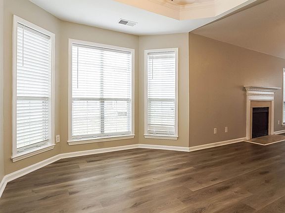 3rd image of 107 Flagstone Ln
