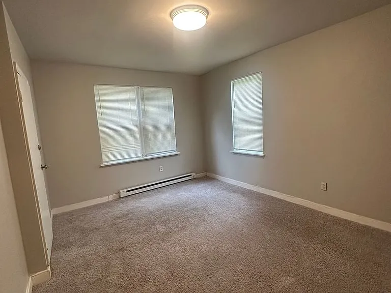 412 E Walnut Ln — Photo 6