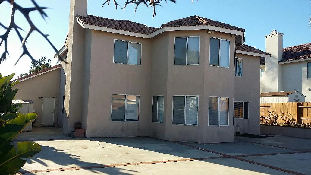4 bed, 2200 sqft, $3,300 — Photo 2