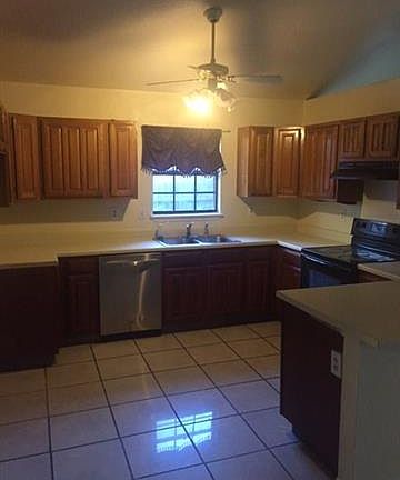 3rd image of 2905 Armstrong Dr