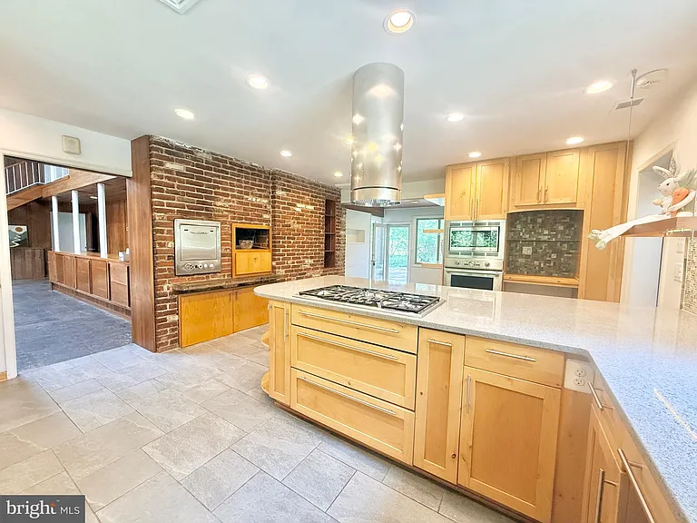 6819 Selkirk Dr — Photo 55