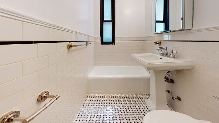 Rented by Bond New York | media 9