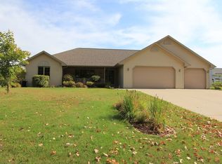 2996 Longview Ln, Suamico, WI 54173
