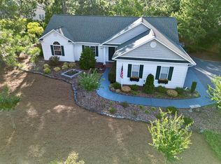 995 Diamondhead Dr S, Pinehurst, NC 28374