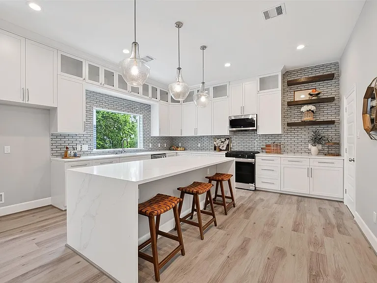 1122 W 16th St #D — Photo 1