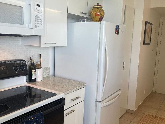 5th image of 16485 Collins Ave APT 632