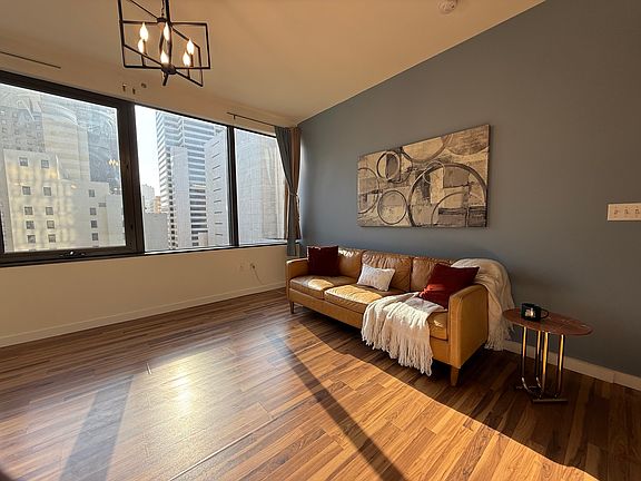 5th image of 1200 Main St APT 912