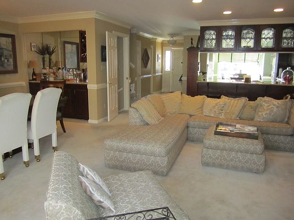 family/dinning/wet bar