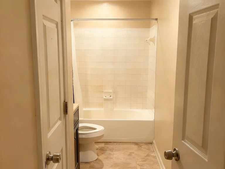 910 Jessicas Ln — Photo 6