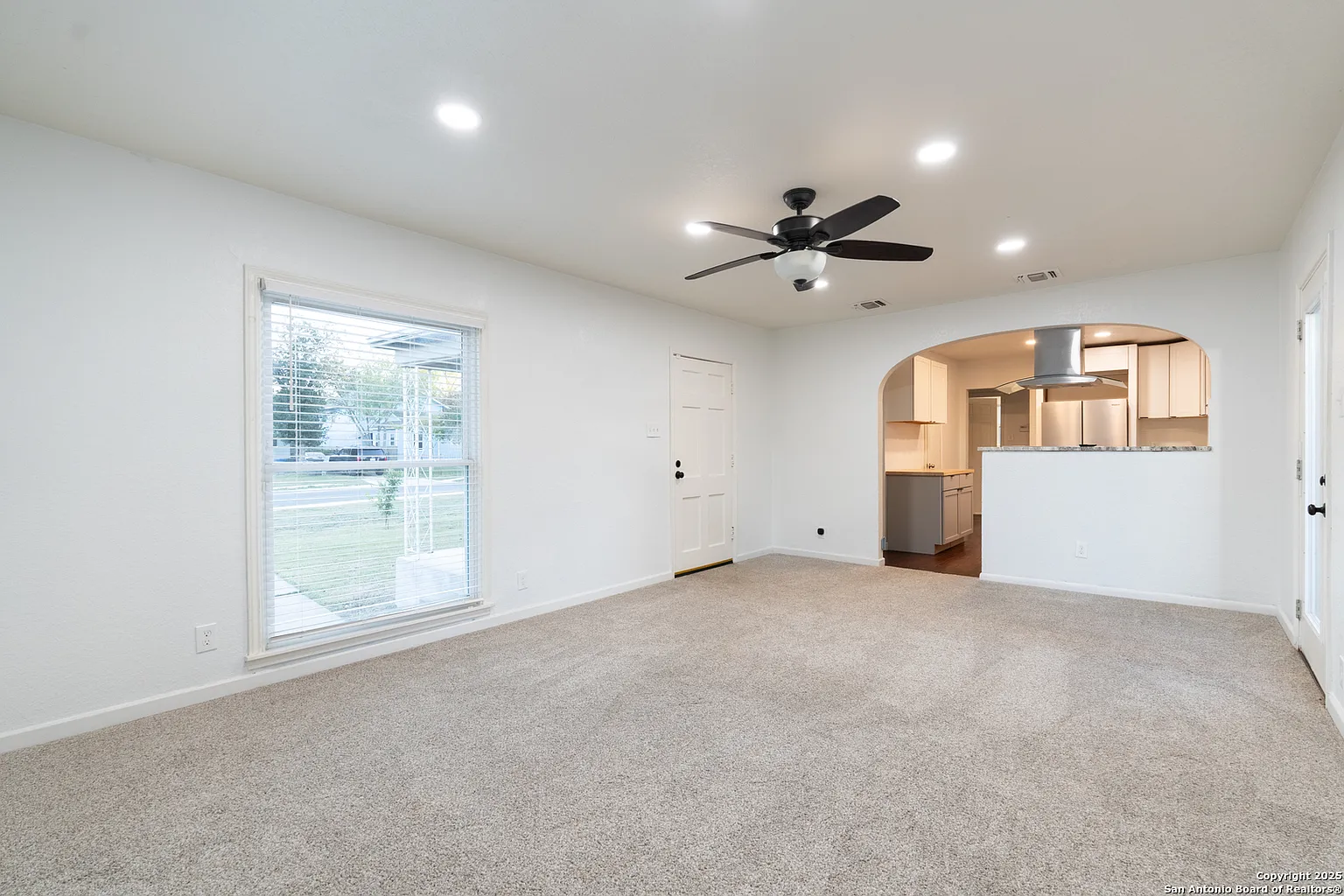 2519 W Huisache Ave — photo 4
