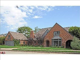 1st image of 210 Tilden Ave