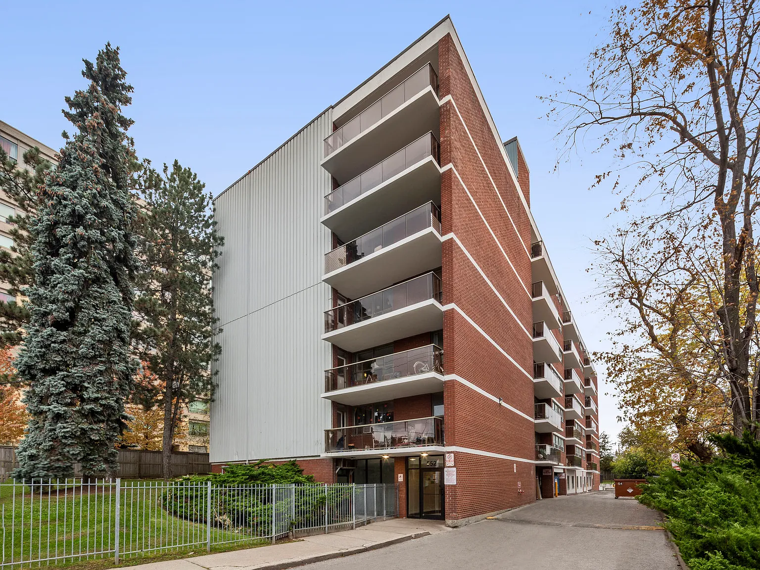 Birchmount Park Towers — Photo 2