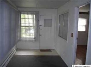 2 Magnolia Dr, Blackwood, NJ 08012