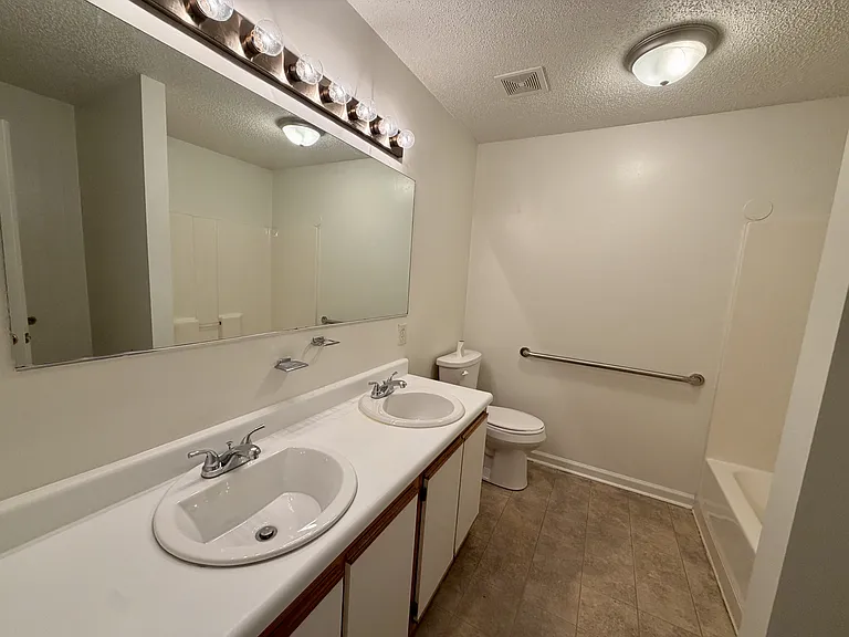 19 Driftwood Cir #2 — Photo 5