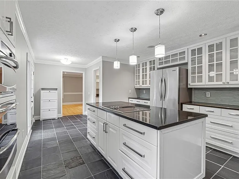 6895 Riverside Dr — Photo 16