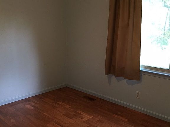 Upstairs SM bedroom2