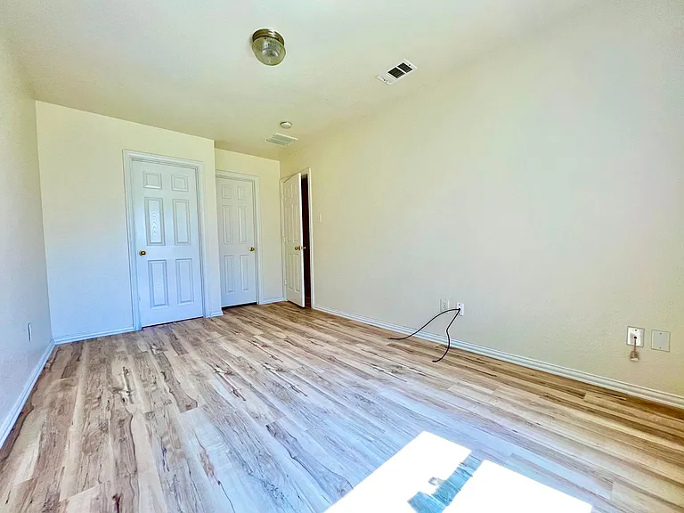 5004 Chapman St #5004 — Photo 13