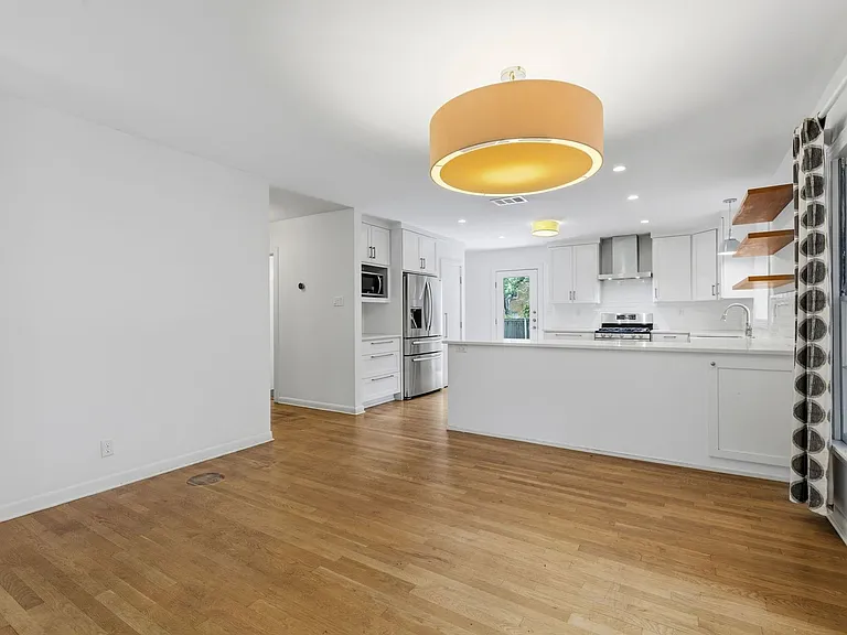 3810 Avenue H — Photo 12