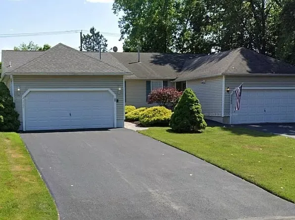 5100 Black Hawk Cir, Liverpool, NY 13088