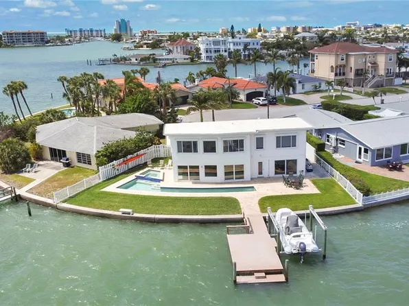 11055 6th St E, Treasure Island, FL 33706