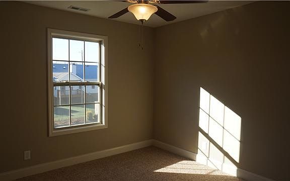 5th image of 410 Leslie Wood Dr