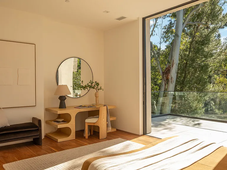 12752 Mulholland Dr — Photo 41