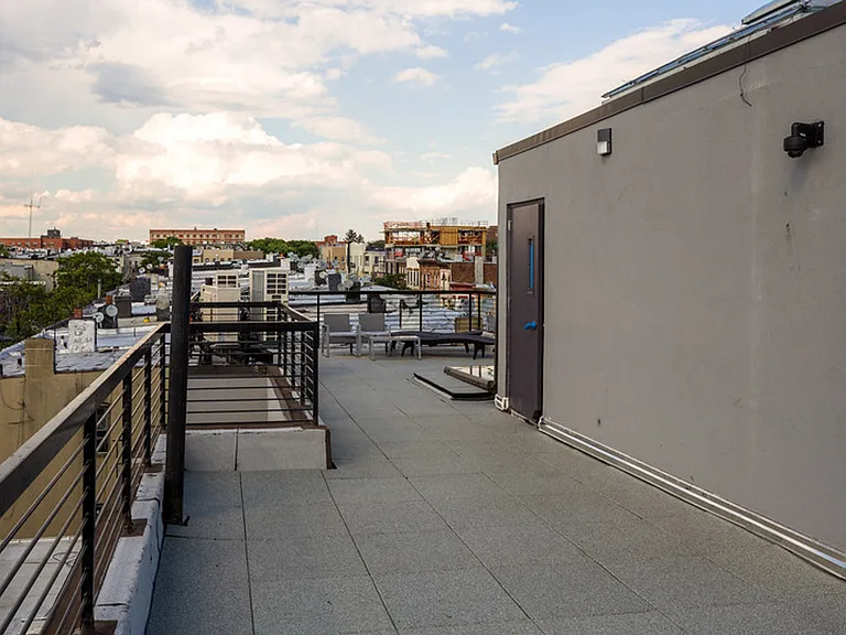 277 Irving Ave #2B — Photo 10