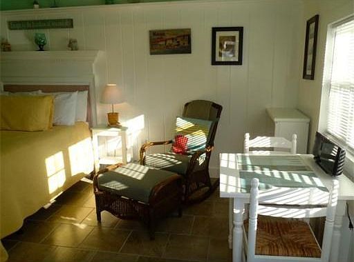5th image of 135 S Shore Dr #16