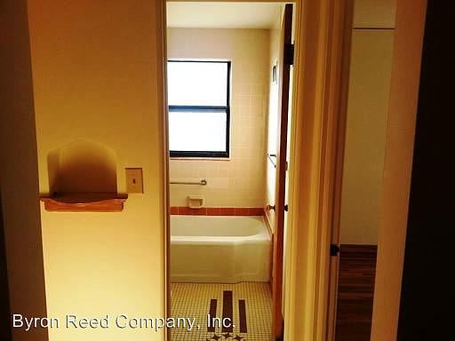 5th image of 806 N 48th Ave