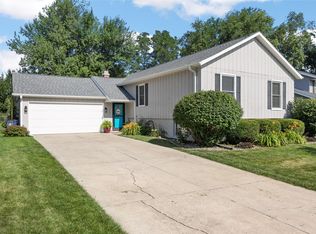 7005 Surrey Dr NE, Cedar Rapids, IA 52402