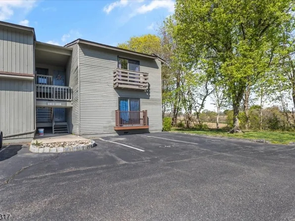 1416 Spruce Hills Dr, Glen Gardner Boro, NJ 08826