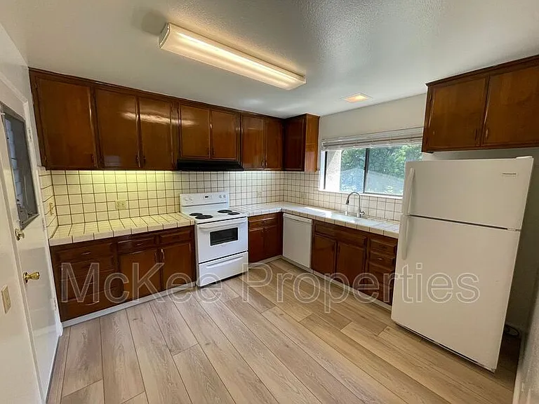 230 W Walnut Ave #D — Photo 7