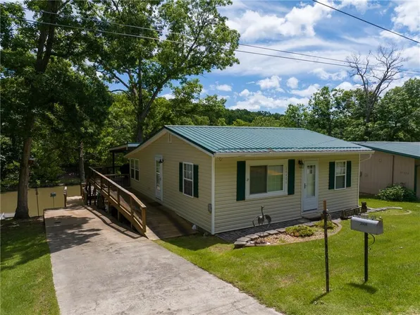 26406 Waterview Dr, Warsaw, MO 65355