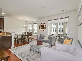 8 Veterans Dr, Wood Ridge, NJ 07075