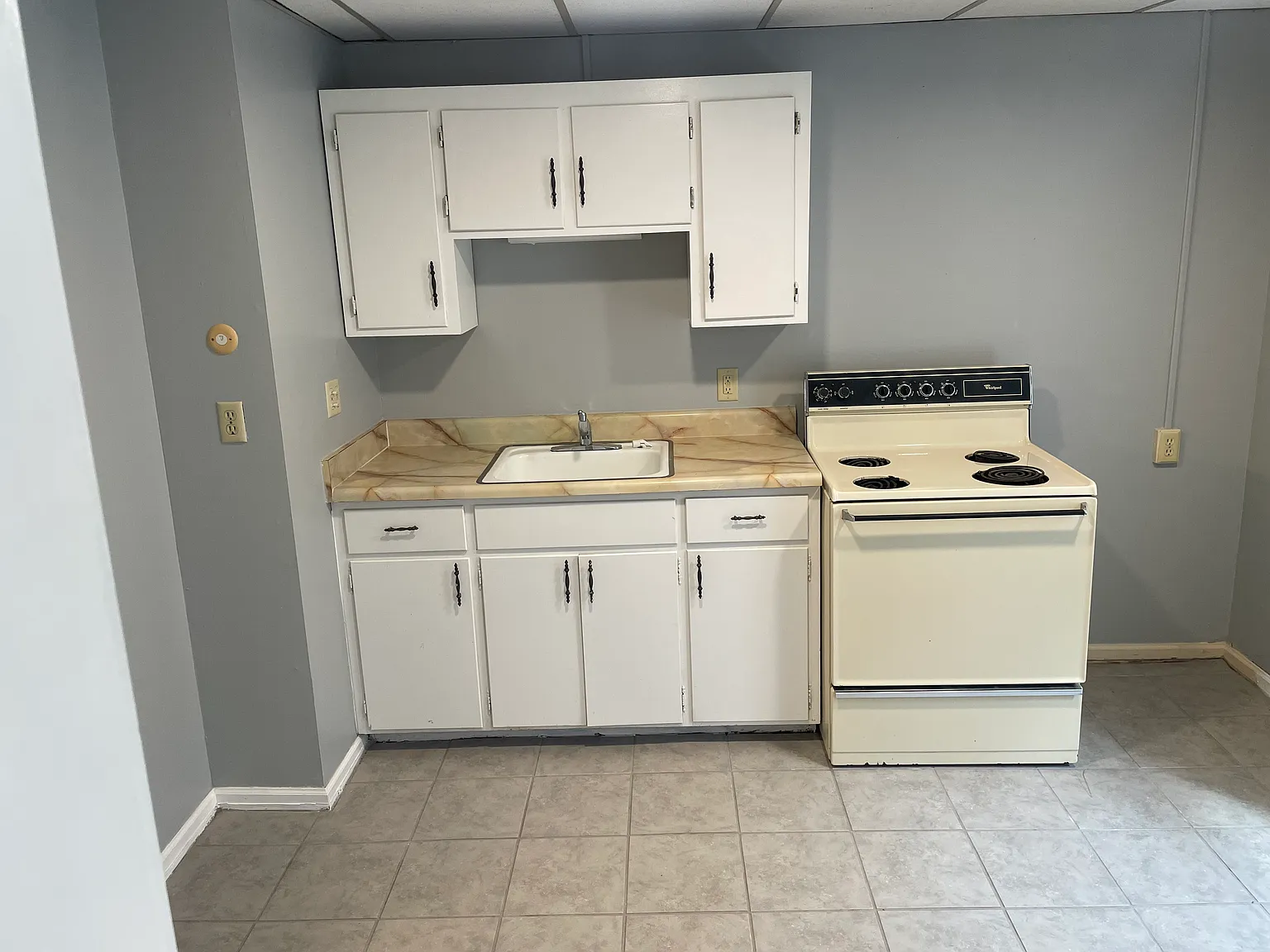 Studio, $650 — Photo 4