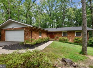 2405 Paddock Ln, Reston, VA 20191