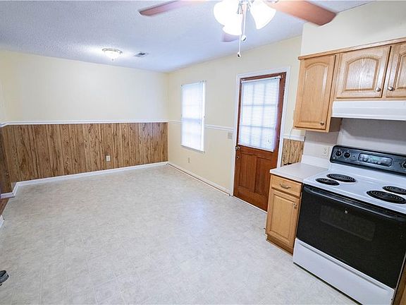 4th image of 135 Williams St