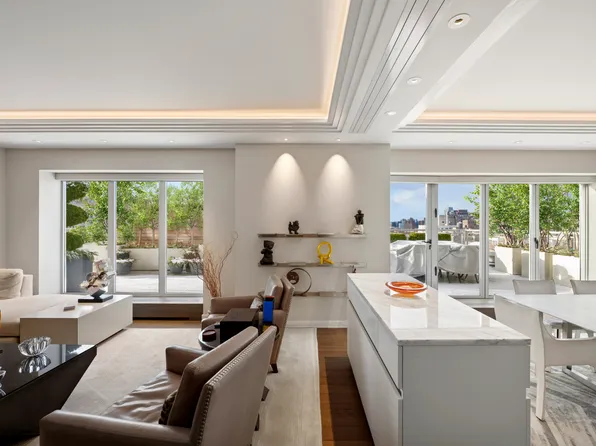 2 Fifth Avenue image 1 of 19